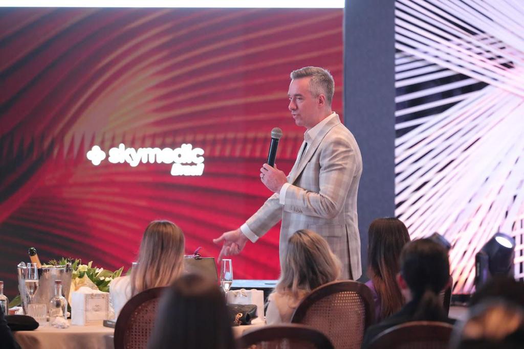 José Antonio Curti ministrando aula de gestão